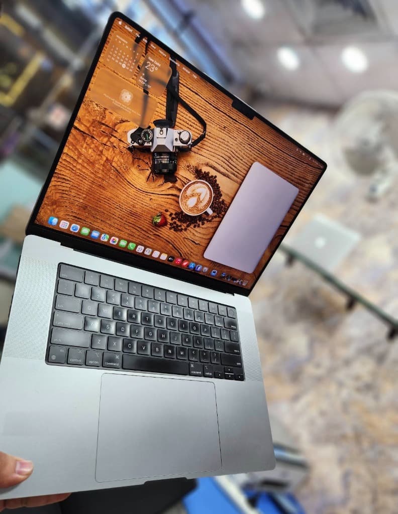 Intel MacBooks in 2026: Should You Buy a Used Intel i7/i9 MacBook Pro?